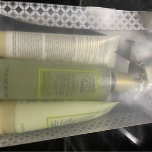 Mary Kay Satin Hands Gift set!